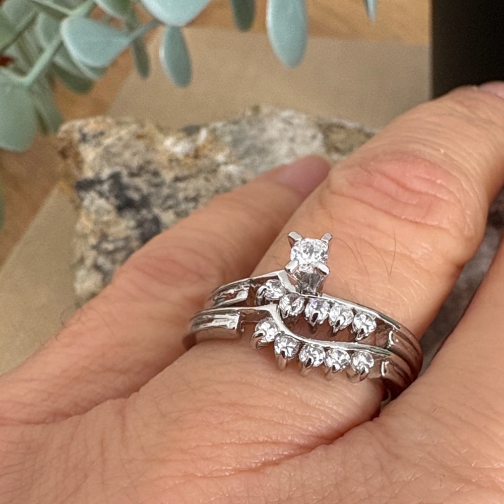 Vintage Avon Double Swirl CZ Ring Set – Two Separate SilverTone Bands SIZE 8 263